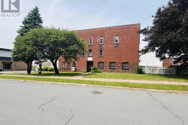 10 Havelock Street, Amherst, NS, photo 2