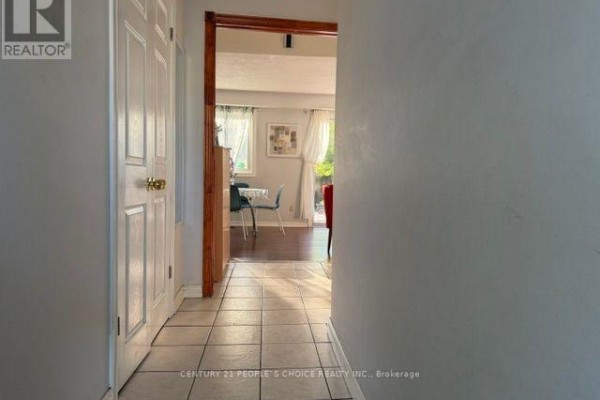 10 Juliana Square, Brampton, ON, photo 2