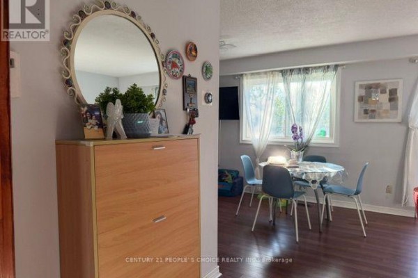 10 Juliana Square, Brampton, ON, photo 3