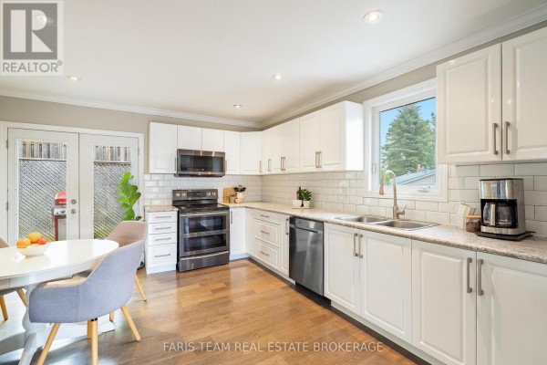 Kitchen - 10 Karen Crescent, Orillia, ON L3V3H1 Photo 5