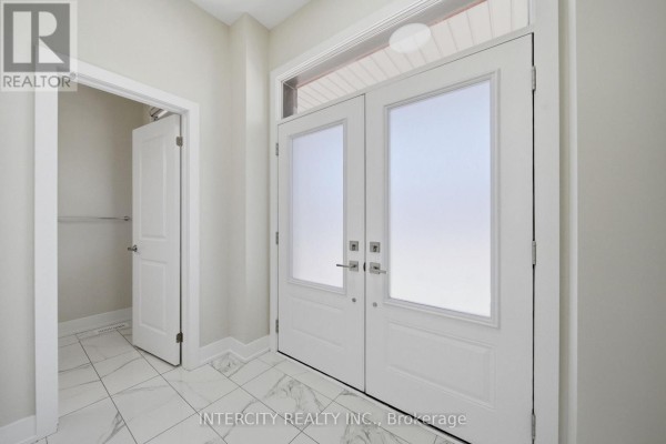 10 Kingsbury Trail, Barrie, ON, photo 2