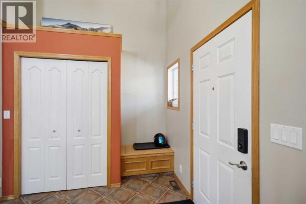 Foyer - 10 Ladwig Close, Red Deer, AB T4R2V6 Photo 4