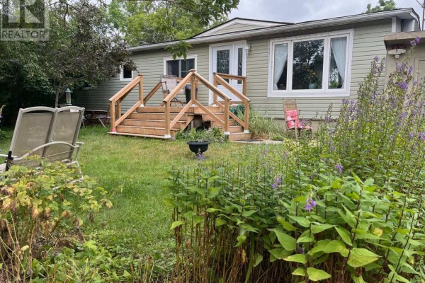 10 Lakeside Drive, Prince Edward County, ON K0K1T0 Photo 2