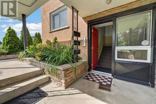 10 Lincoln Street, Ajax, ON L1S6C8 Photo 4