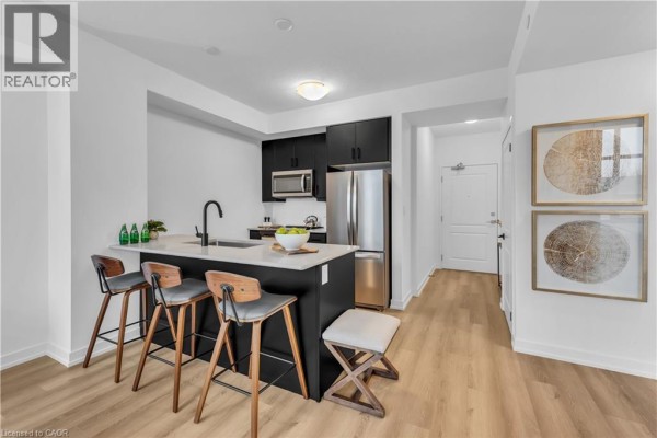 Great room - 10 Mallard Trail Unit# 237, Waterdown, ON L8B2A7 Photo 2