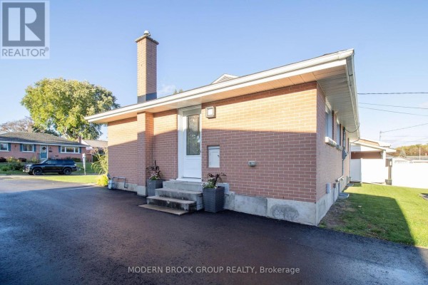 10 Manor Drive, Brockville, ON K6V3E6 Photo 4