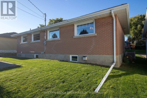 10 Manor Drive, Brockville, ON K6V3E6 Photo 5