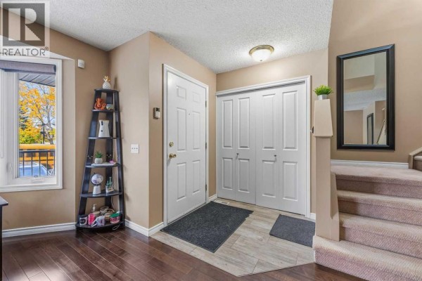 Living room - 10 Martin Crossing Court Ne, Calgary, AB T3J3P3 Photo 5
