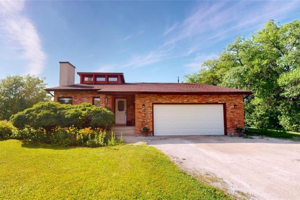 Living room - 10 Neltner Drive, St Andrews, MB R1A3A4 Photo 2