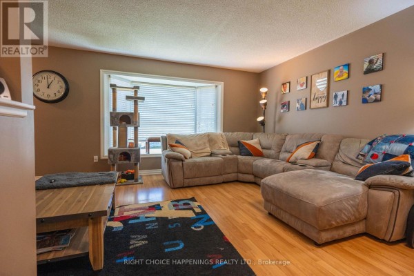 Bedroom 2 - 10 Newleaf Crescent, Welland, ON L3C6B4 Photo 4