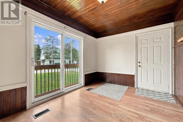 Dining room - 10 Northport Street, Prince Edward County, ON K0K2T0 Photo 4