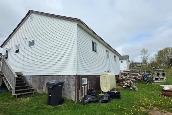 Bath (# pieces 1-6) - 10 Notre Dame Street, St Lawrence, NL A0E2V0 Photo 3