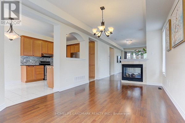 Kitchen - 10 Paper Birch Drive, Markham, ON L6B0T4 Photo 4