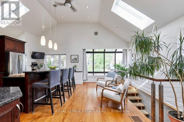 10 Queensgrove Road, Toronto, ON, photo 2