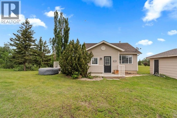 Primary Bedroom - 10 Railway Avenue N, Rosalind, AB T0B3Y0 Photo 5