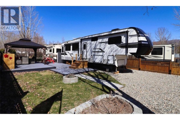 10 Rainbow Lane, Lee Creek, BC V0E1M4 Photo 4