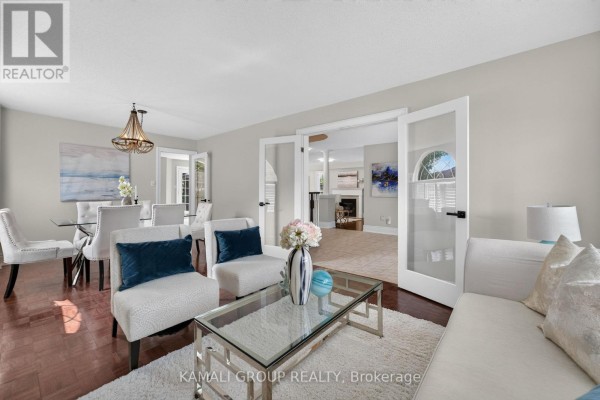 Dining room - 10 Rebecca Court, Barrie, ON L4N0V5 Photo 4