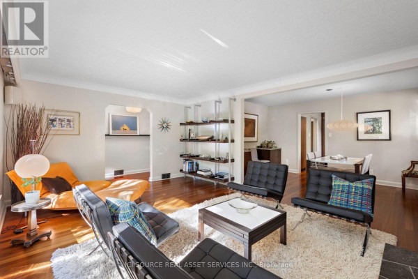 Mud room - 10 Red Oaks Crescent, Toronto, ON M4G1A5 Photo 3