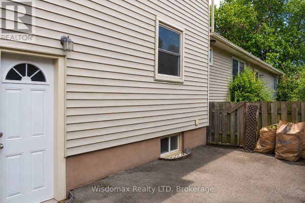 Bedroom 3 - 10 Rose Avenue, Thorold, ON L2V3C3 Photo 5