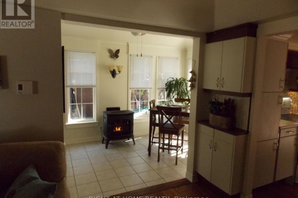 Kitchen - 10 Rosehill Drive, Whitchurch Stouffville, ON L4A7X3 Photo 2