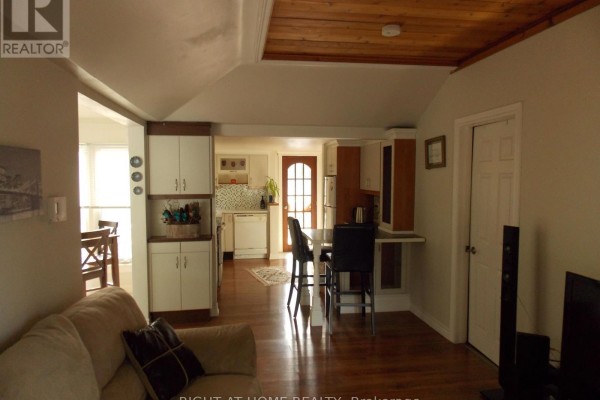 Bedroom 2 - 10 Rosehill Drive, Whitchurch Stouffville, ON L4A7X3 Photo 4