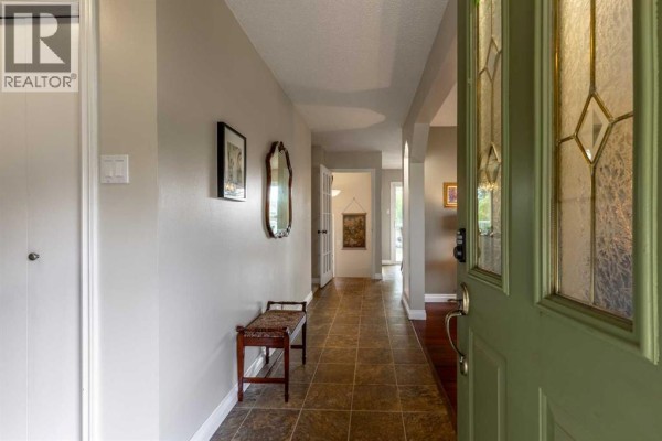 Living room - 10 Seneca Place W, Lethbridge, AB T1K4M7 Photo 5