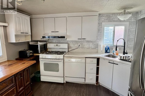 Kitchen - 10 Shamrock Crescent, Essa, ON L3W0T7 Photo 3