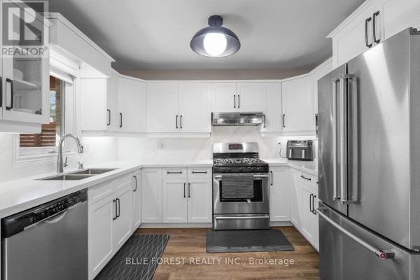 Dining room - 10 Symphony Court, Central Elgin, ON N5P4K1 Photo 4