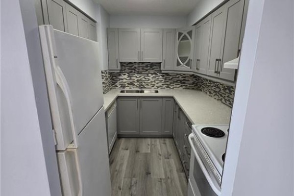Kitchen - 10 Tapscott Road Unit# 708, Scarborough, ON M1B3L9 Photo 5
