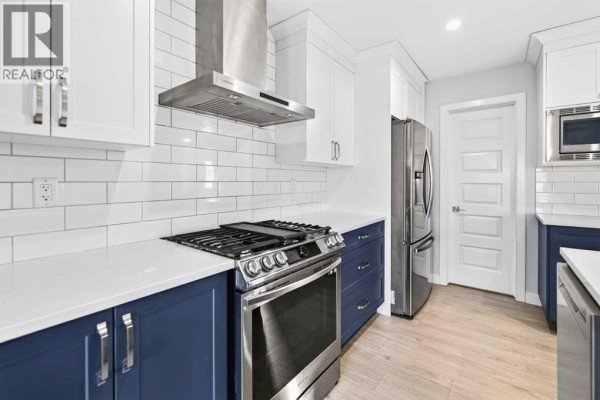 2pc Bathroom - 10 Travis Close, Red Deer, AB T4P0W5 Photo 5