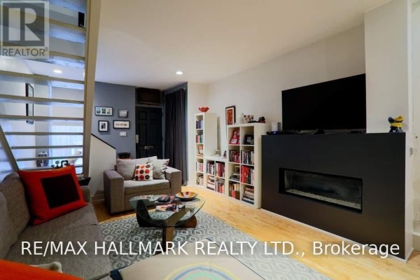 Kitchen - 10 Verral Avenue, Toronto, ON M4M2R2 Photo 3