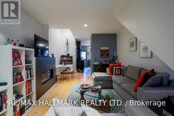 Primary Bedroom - 10 Verral Avenue, Toronto, ON M4M2R2 Photo 4