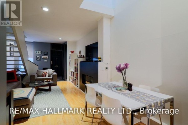 Bedroom 2 - 10 Verral Avenue, Toronto, ON M4M2R2 Photo 5