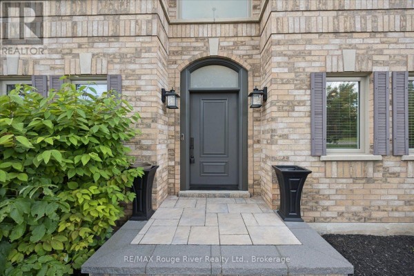 Family room - 10 Windbreak Crescent, Whitby, ON L1P1P8 Photo 4