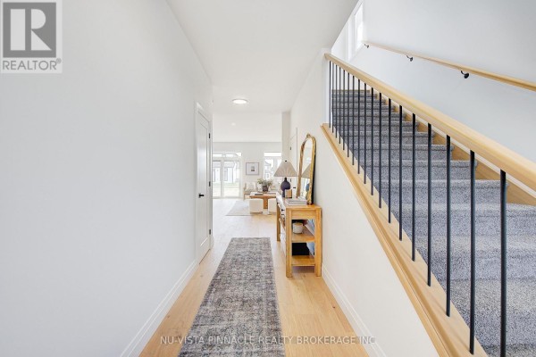 10 Woodmere Path, Middlesex Centre, ON, photo 2