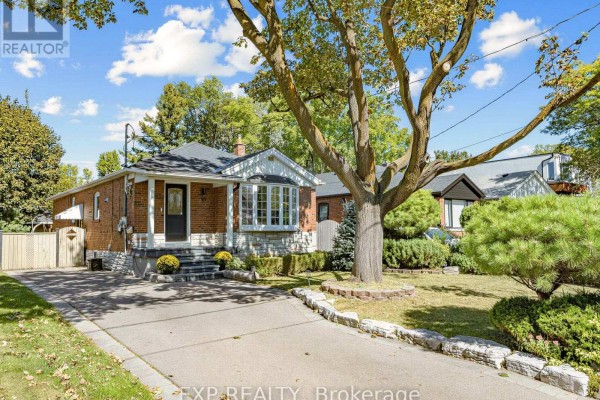 Dining room - 10 Yarn Road, Toronto, ON M9B1H5 Photo 2