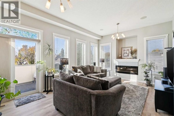 Living room - 100, 50 Westland Road, Okotoks, AB T1S2G4 Photo 3