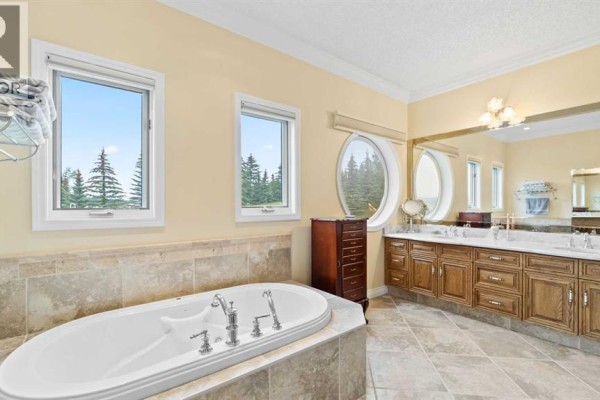 Kitchen - 100, 80054 226 Avenue W, Rural Foothills County, AB T1S2Z1 Photo 5