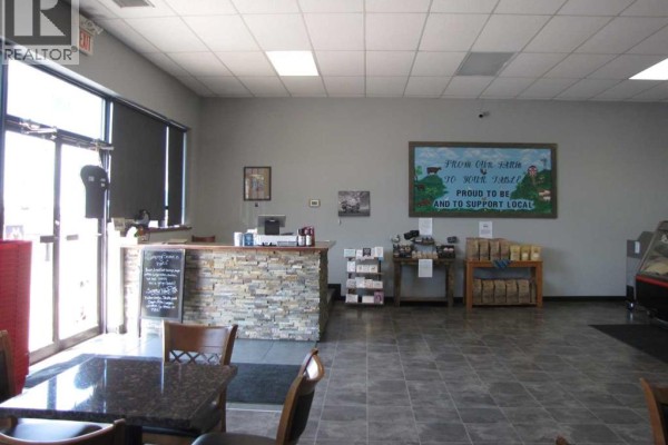 100 & 102c, 4804 50 Street, Innisfail, AB T4G1C2 Photo 4
