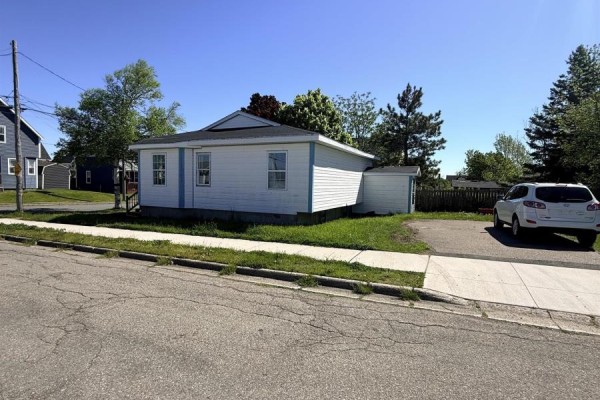 100-102 Henry Street Street, Sydney, NS B1N2H3 Photo 2