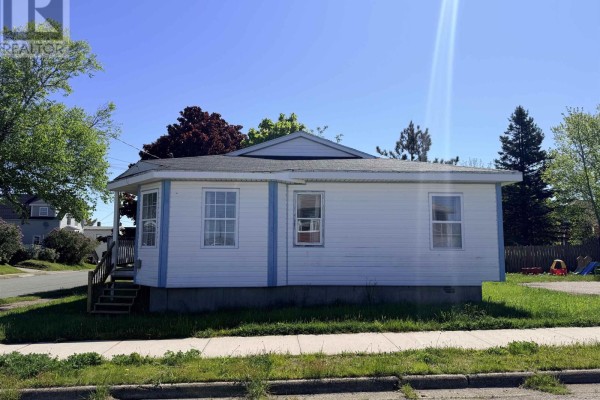 100-102 Henry Street Street, Sydney, NS B1N2H3 Photo 3