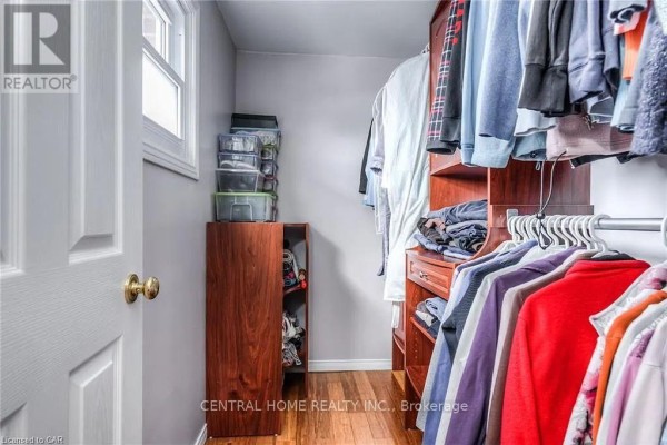 Bedroom 2 - 100 Biehn Drive, Kitchener, ON N2R1M5 Photo 5