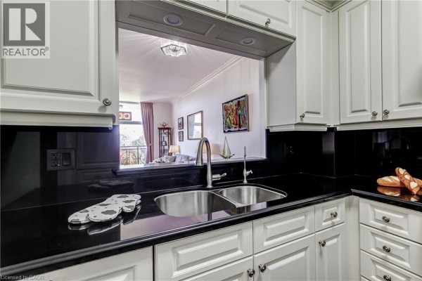 3pc Ensuite bath - 100 Burloak Drive Unit# 1514, Burlington, ON L7L6P6 Photo 4