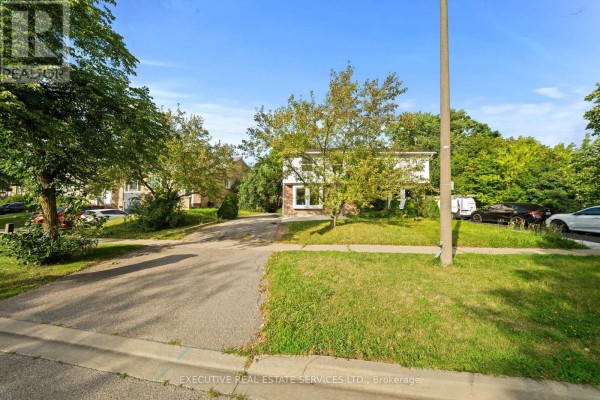 Bathroom - 100 Centre Street N, Brampton, ON L6V2Z3 Photo 4