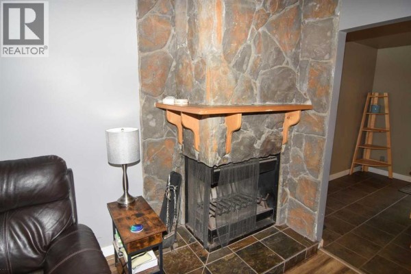 Kitchen - 100 Coach Manor Rise Sw, Calgary, AB T3H1E2 Photo 3