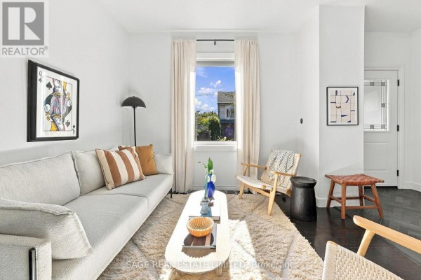 Living room - 100 Dagmar Avenue, Toronto, ON M4M1W2 Photo 3