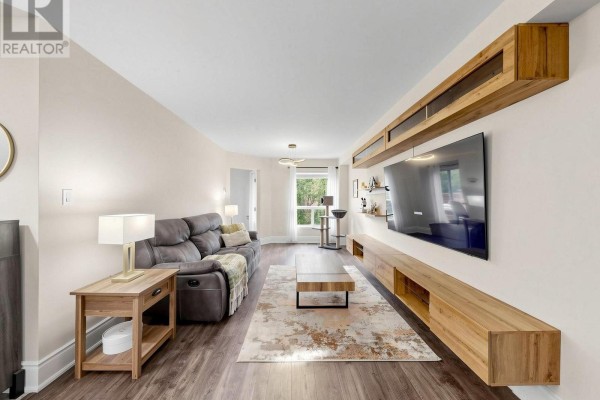 Family room - 100 Dawlish Avenue, Aurora, ON L4G6R4 Photo 4