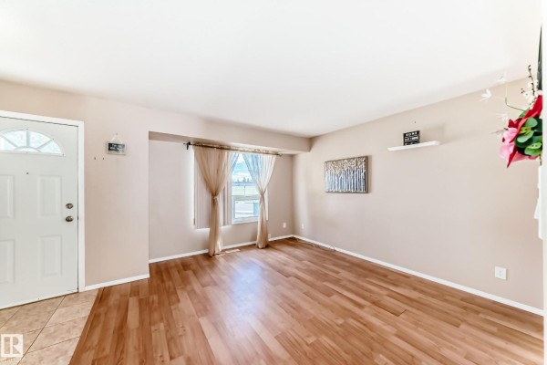 Bedroom 2 - 100 Dickinsfield Ct Nw, Edmonton, AB T5V5V8 Photo 5