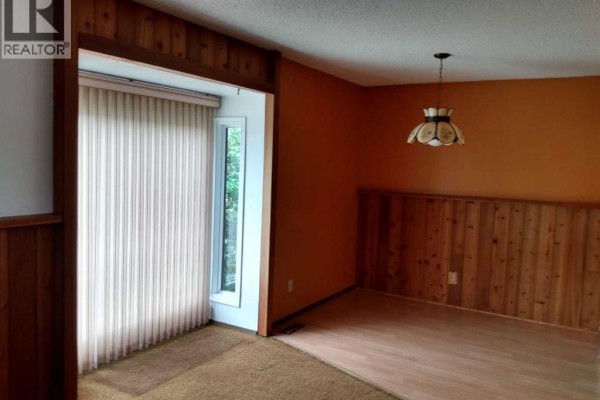 Bedroom - 100 Doverglen Crescent Se, Calgary, AB T2B2P6 Photo 5