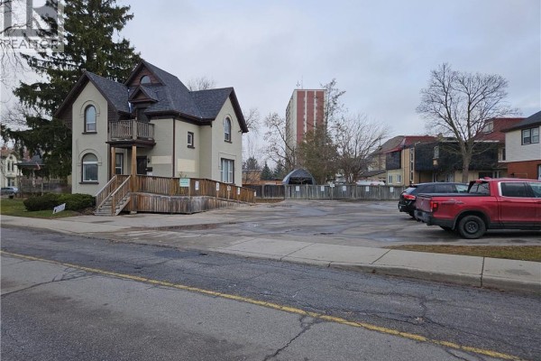 100 Lancaster Street E, Kitchener, ON, photo 3